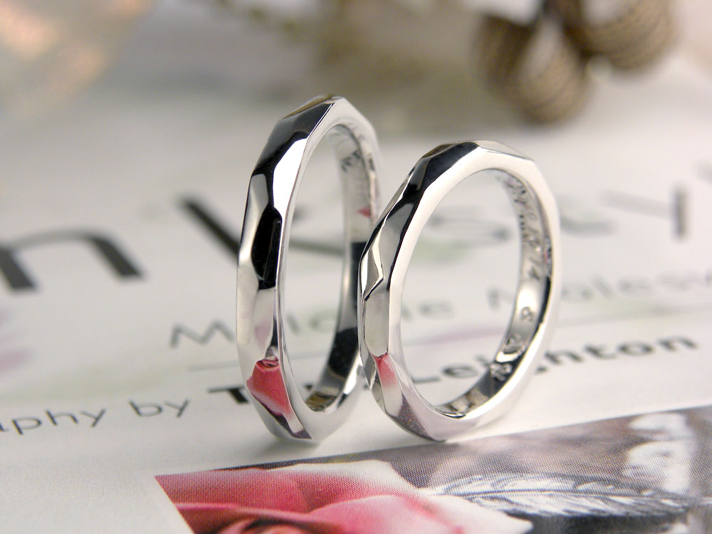 削ったランダムな面が自分らしさの手作り結婚指輪