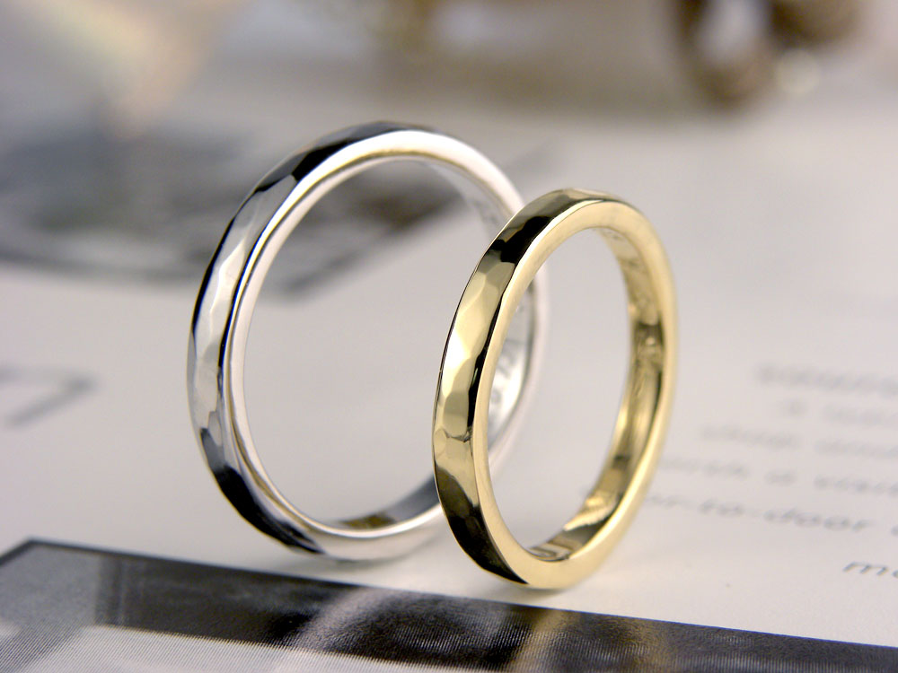 プラチナとイエローゴールド槌目手作り結婚指輪