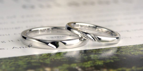 溝の形が個性的なデザインの手作り結婚指輪