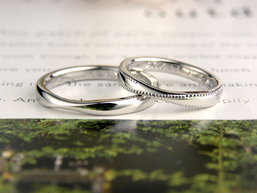 メビウスの輪にミル打ちを加えた手作り結婚指輪
