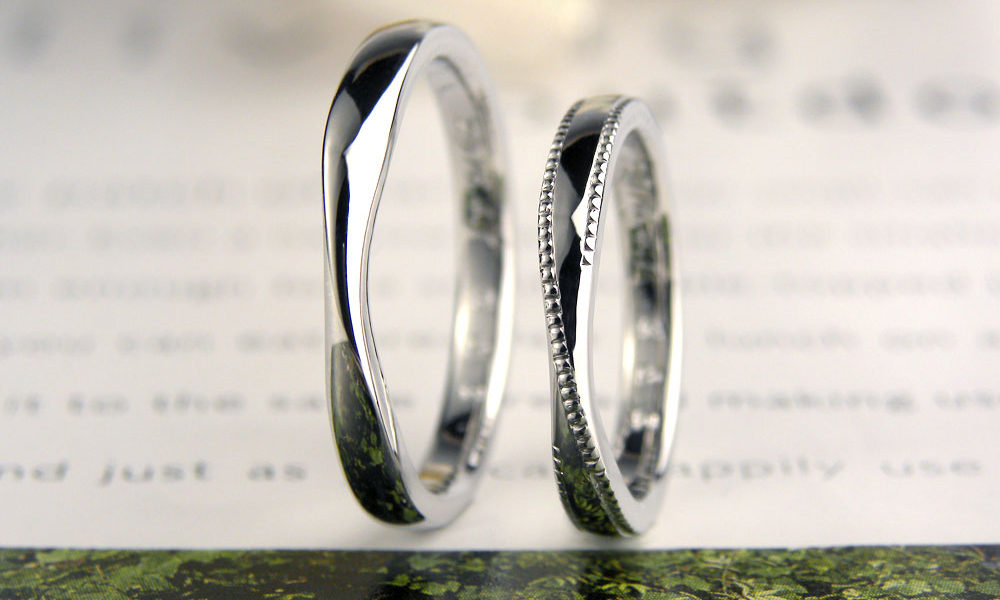 メビウスの輪にミル打ちを加えた手作り結婚指輪