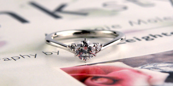 V字型の手作り婚約指輪