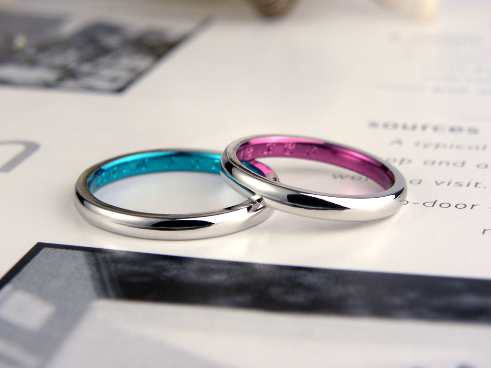 ピンクとブルーの内側手作り結婚指輪