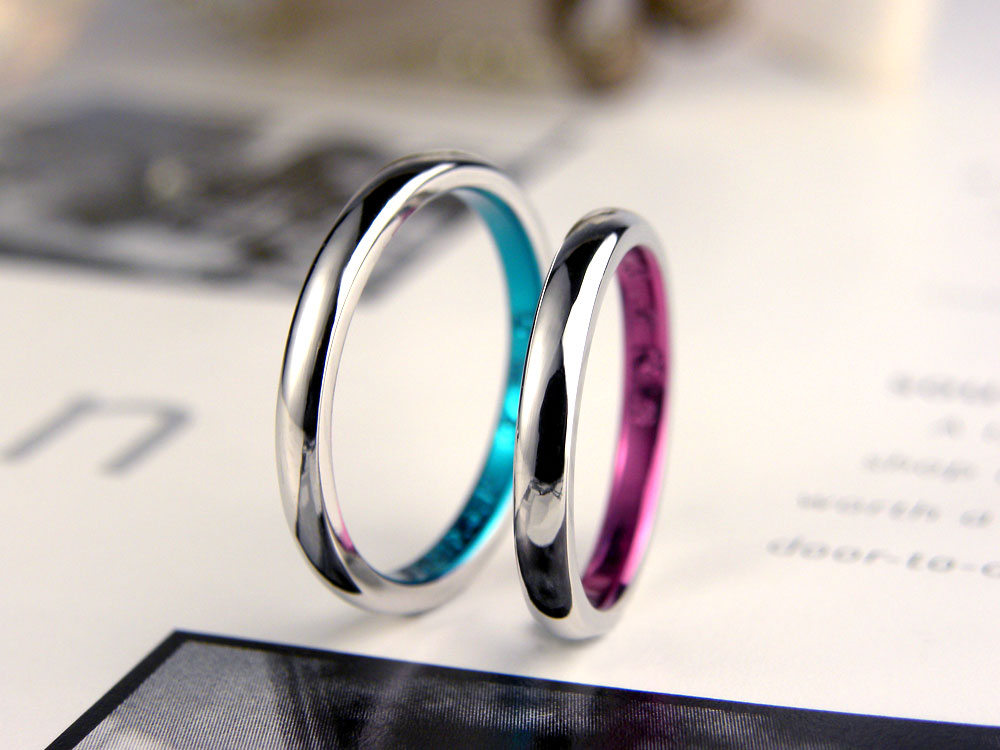 ピンクとブルーの内側手作り結婚指輪