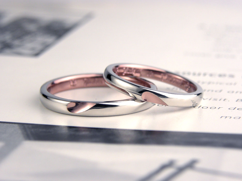 ピンクハートが浮かぶ手作り結婚指輪