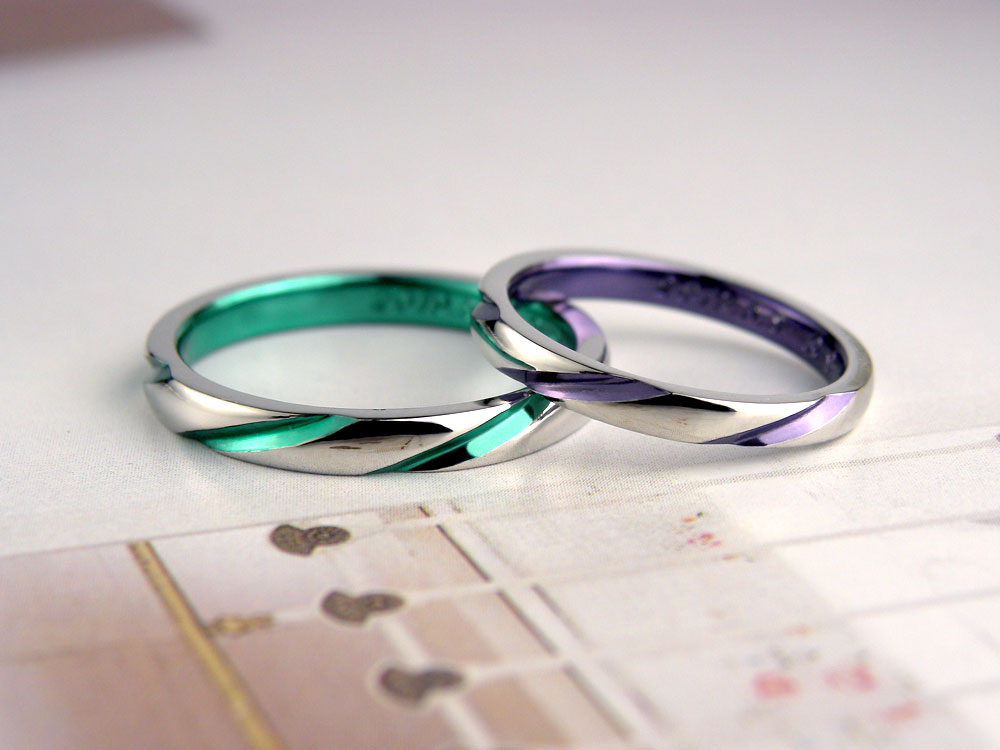 緑と紫のラインが個性的手作り結婚指輪