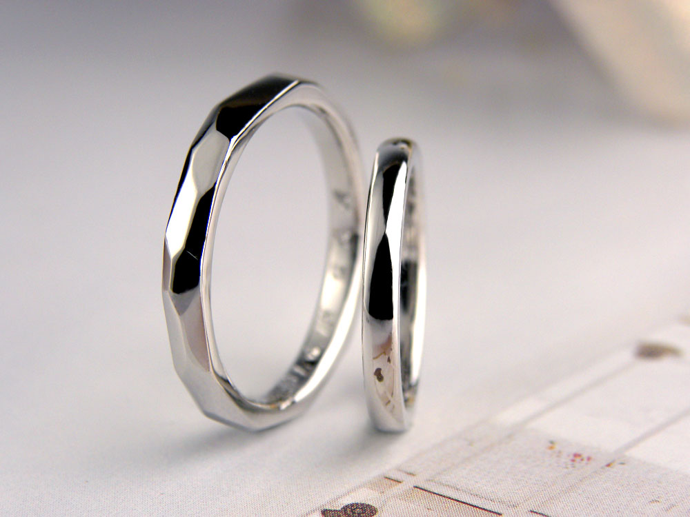シンプル甲丸といびつな面の手作り結婚指輪