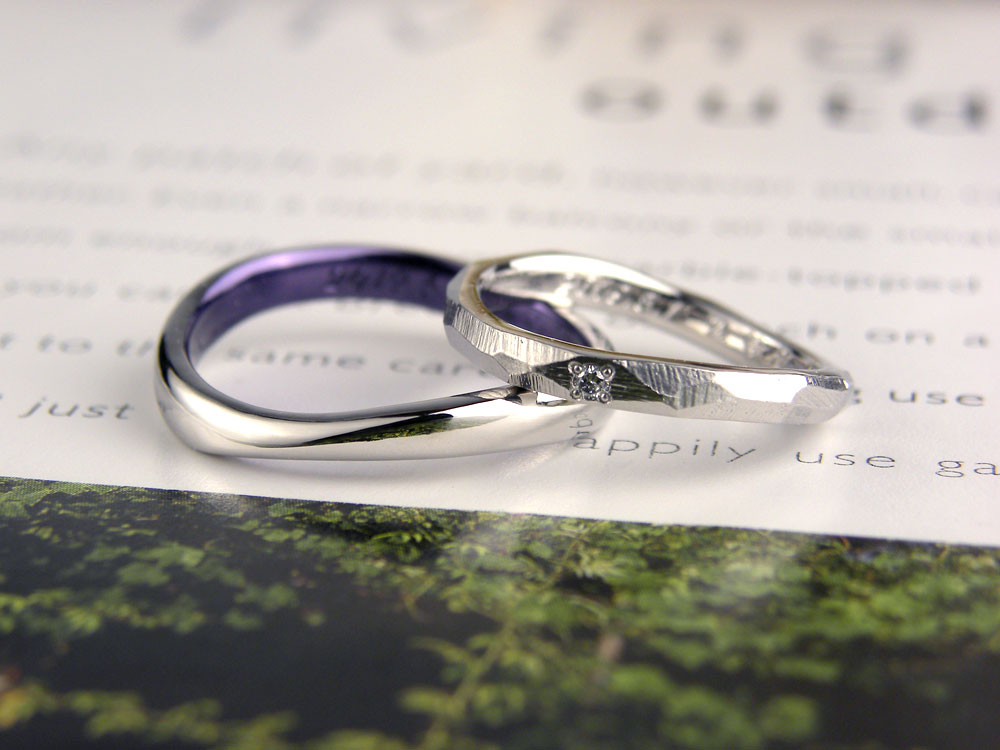 S字型の紫と手作り感ある手作り結婚指輪