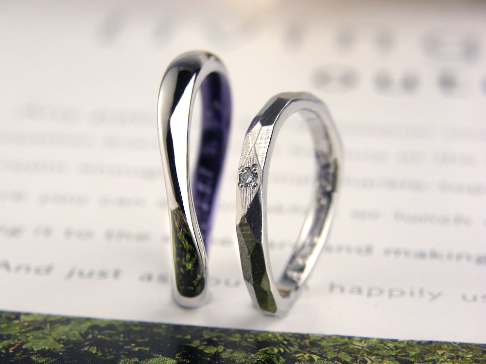 S字型の紫と手作り感ある手作り結婚指輪