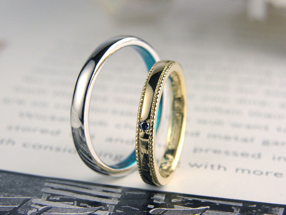 イエローゴールドにミル打ちのブルーダイヤ手作り結婚指輪
