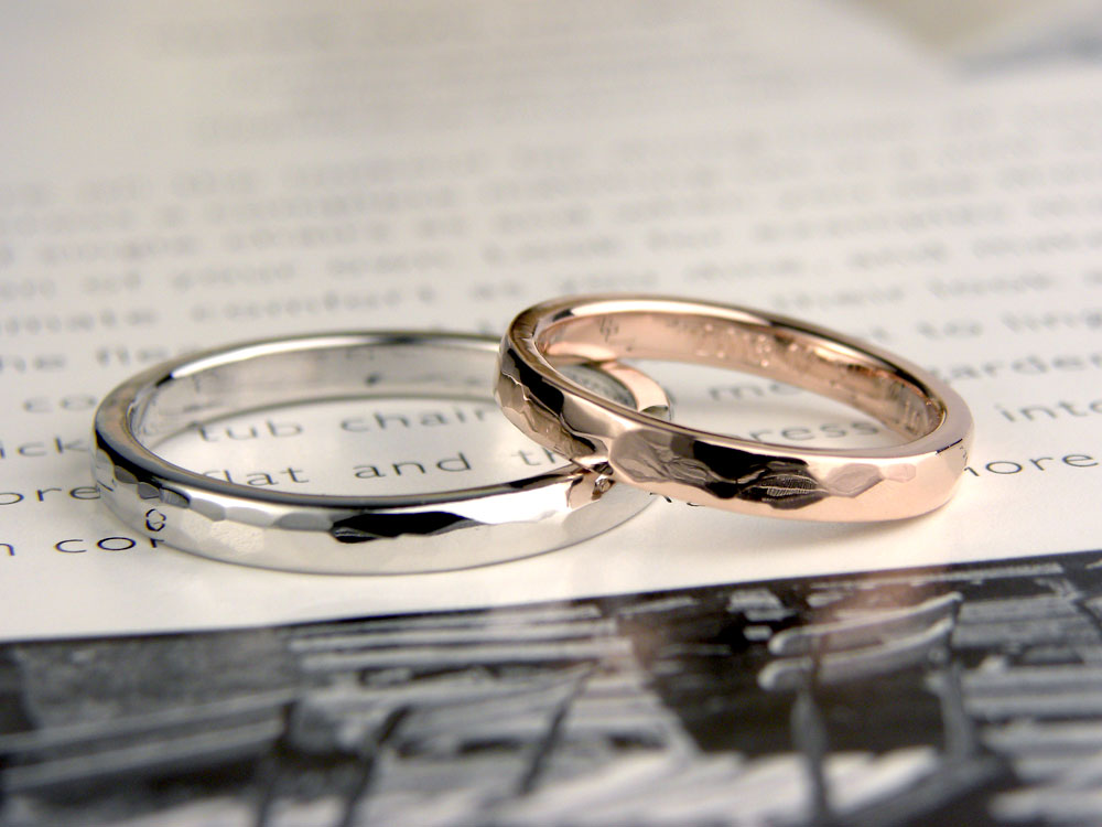 プラチナとピンクゴールド槌目手作り結婚指輪
