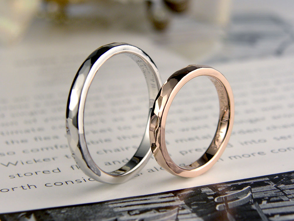 プラチナとピンクゴールド槌目手作り結婚指輪