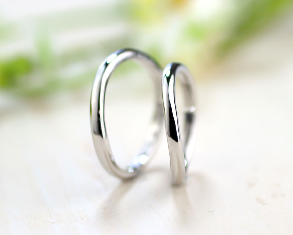 S字型で優しい雰囲気の手作り結婚指輪