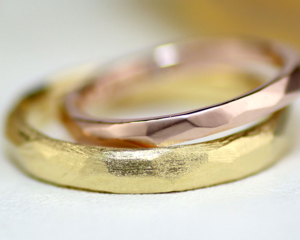 ゴールドのブラストつや消し結婚指輪