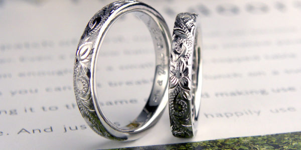 ハイビスカスとホヌ彫刻の手作り結婚指輪