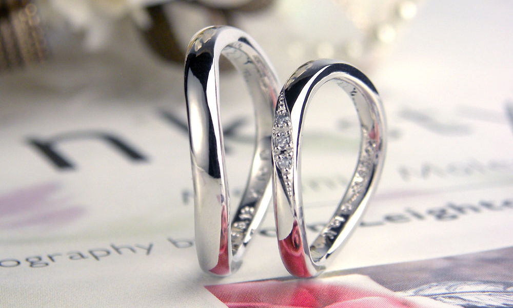 大きくS字型に歪んだ手作り結婚指輪