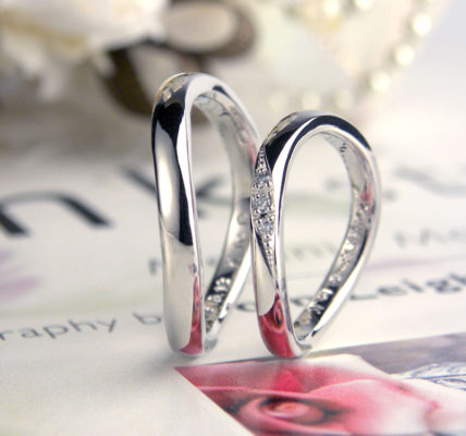 大きくS字型に歪んだ手作り結婚指輪