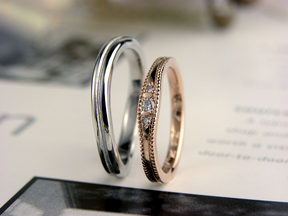ピンクゴールドにミル打ちでアンティーク調の手作り結婚指輪