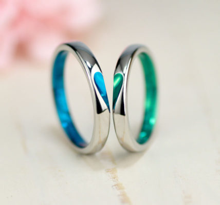 ブルーとグリーンでハートを強調した手作り結婚指輪