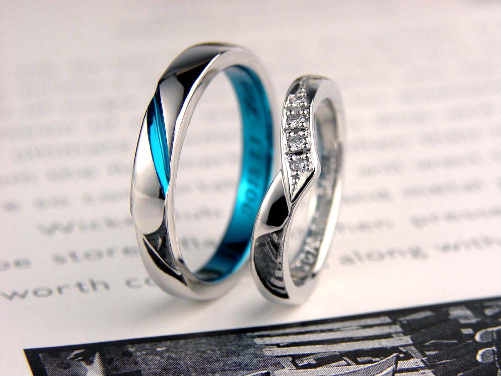V字型とブルーのオシャレな手作り結婚指輪