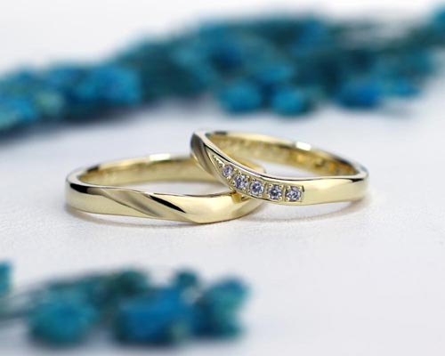 イエローゴールドU字型ダイヤ結婚指輪