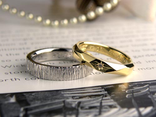 イエローゴールドとプラチナで模様を入れた結婚指輪