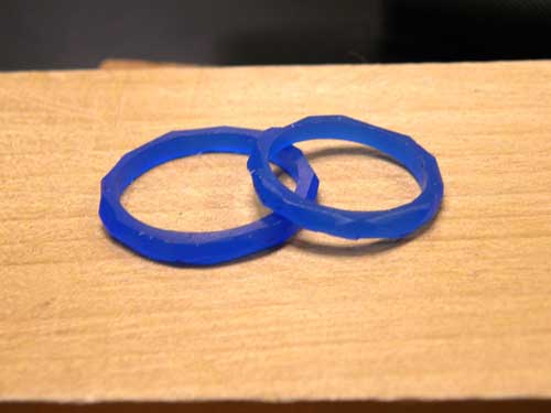 ランダムに削った手作り結婚指輪の原型