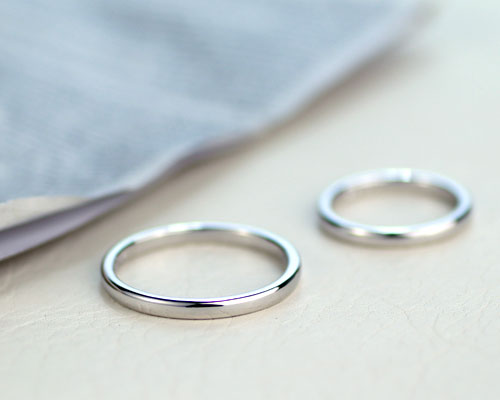 細身でシンプルな結婚指輪