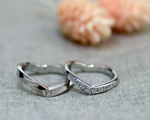 豪華なダイヤの結婚指輪