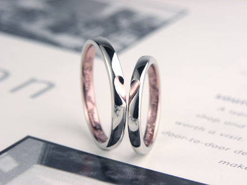 2つを合わせるとハートが浮かぶ手作り結婚指輪・内側ピンクコート