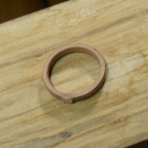 鋳造直後ツリーから切り離したピンクゴールド指輪
